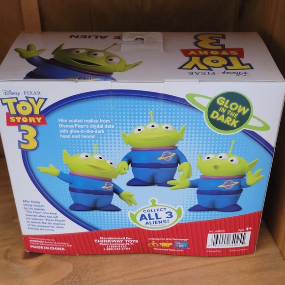 Toy Story Space Alien Glow in the Dark Pizza Planet Thinkway Target RARE - Picture 2 of 6